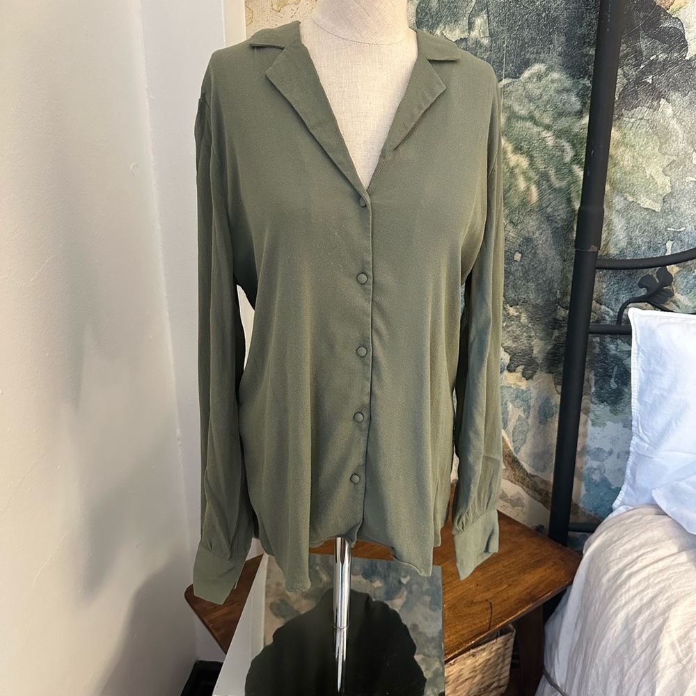Aritzia Wilfred Bitter Sage Tulum Shirt